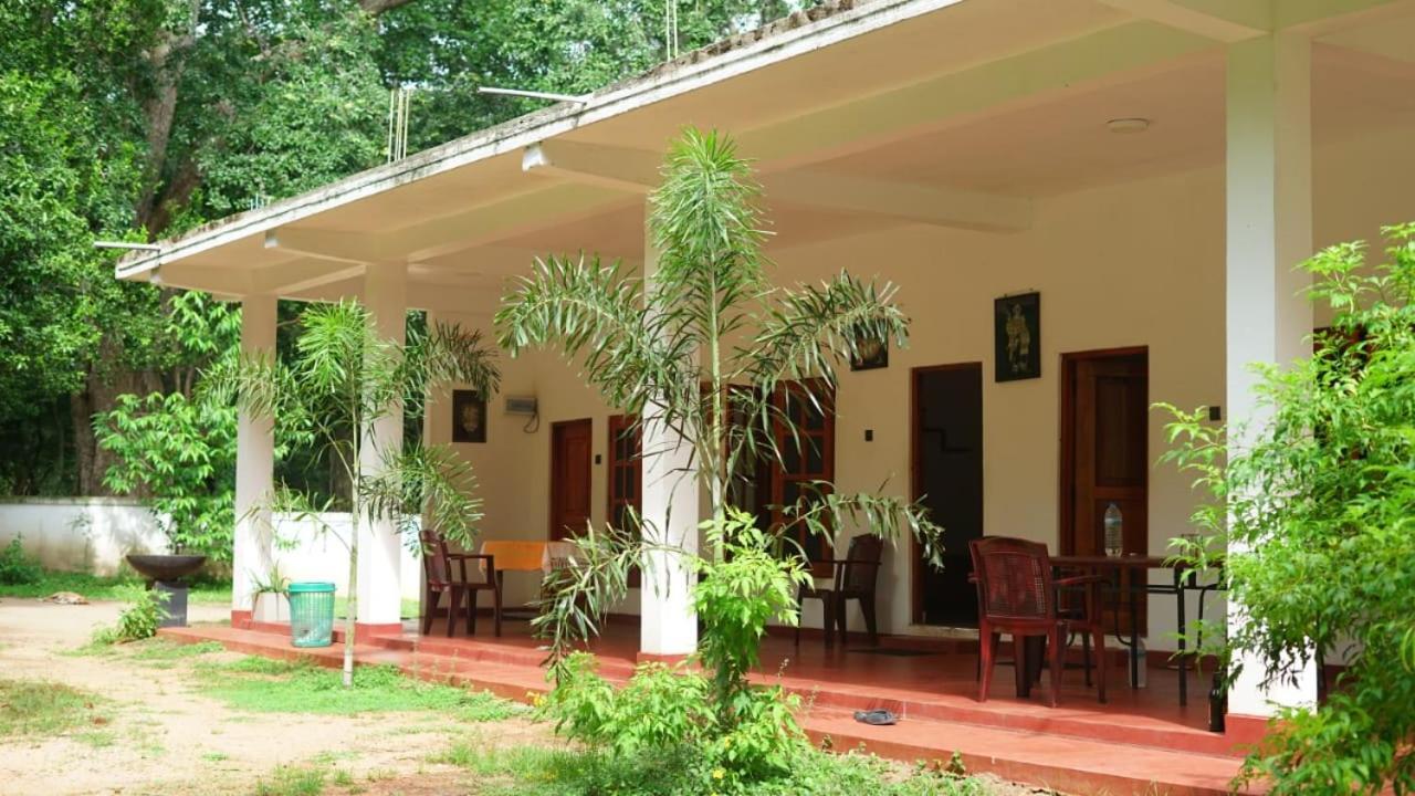 Punkalasa Tourist Lodge Anuradhapura Exteriör bild